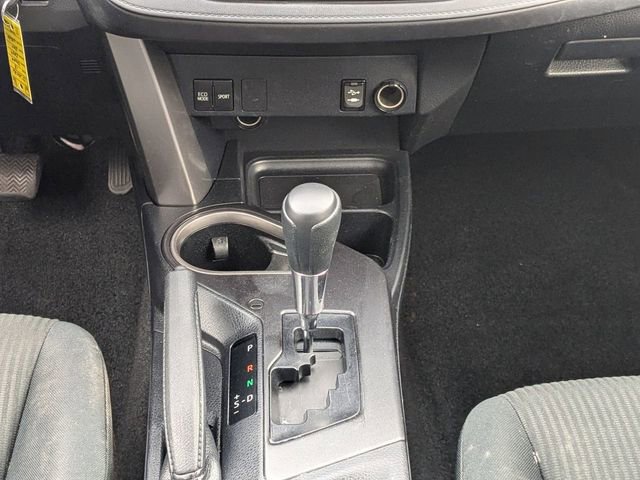 Used 2018 Toyota RAV4 LE image 17