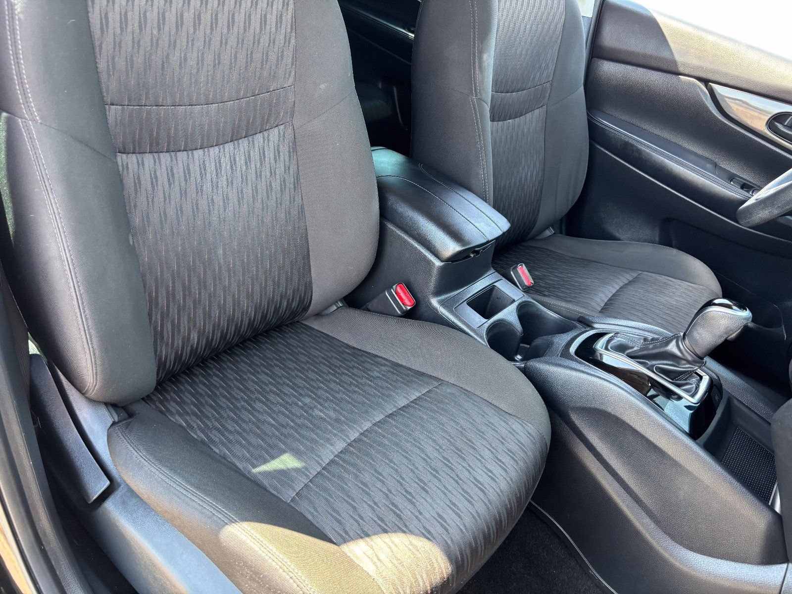 Used 2020 Nissan Rogue S FWD image 10
