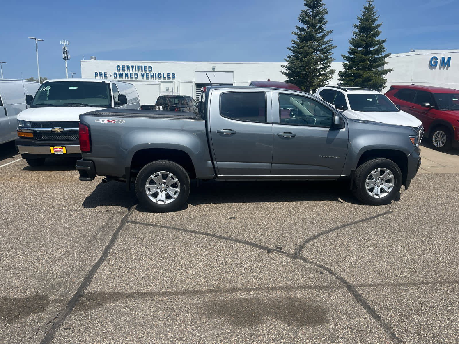 Used 2022 Chevrolet Colorado LT w/ LT Convenience Package AWD/4WD image 2