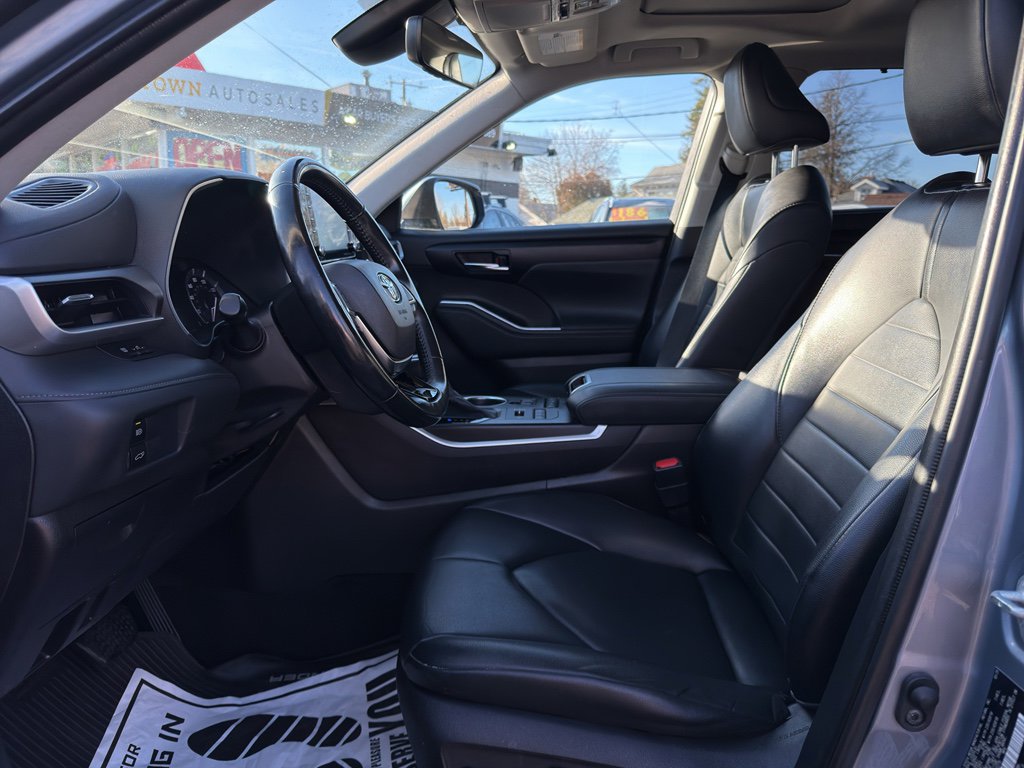 Used 2021 Toyota Highlander XLE image 12