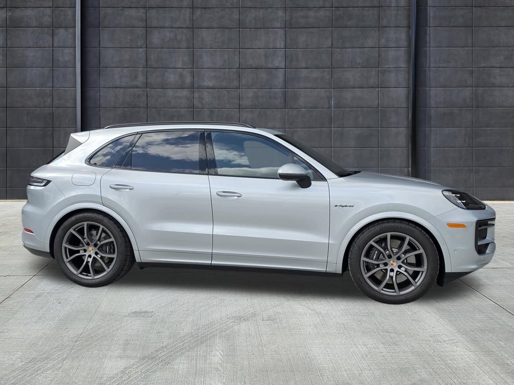 Certified 2026 Porsche Cayenne E-Hybrid AWD/4WD image 7
