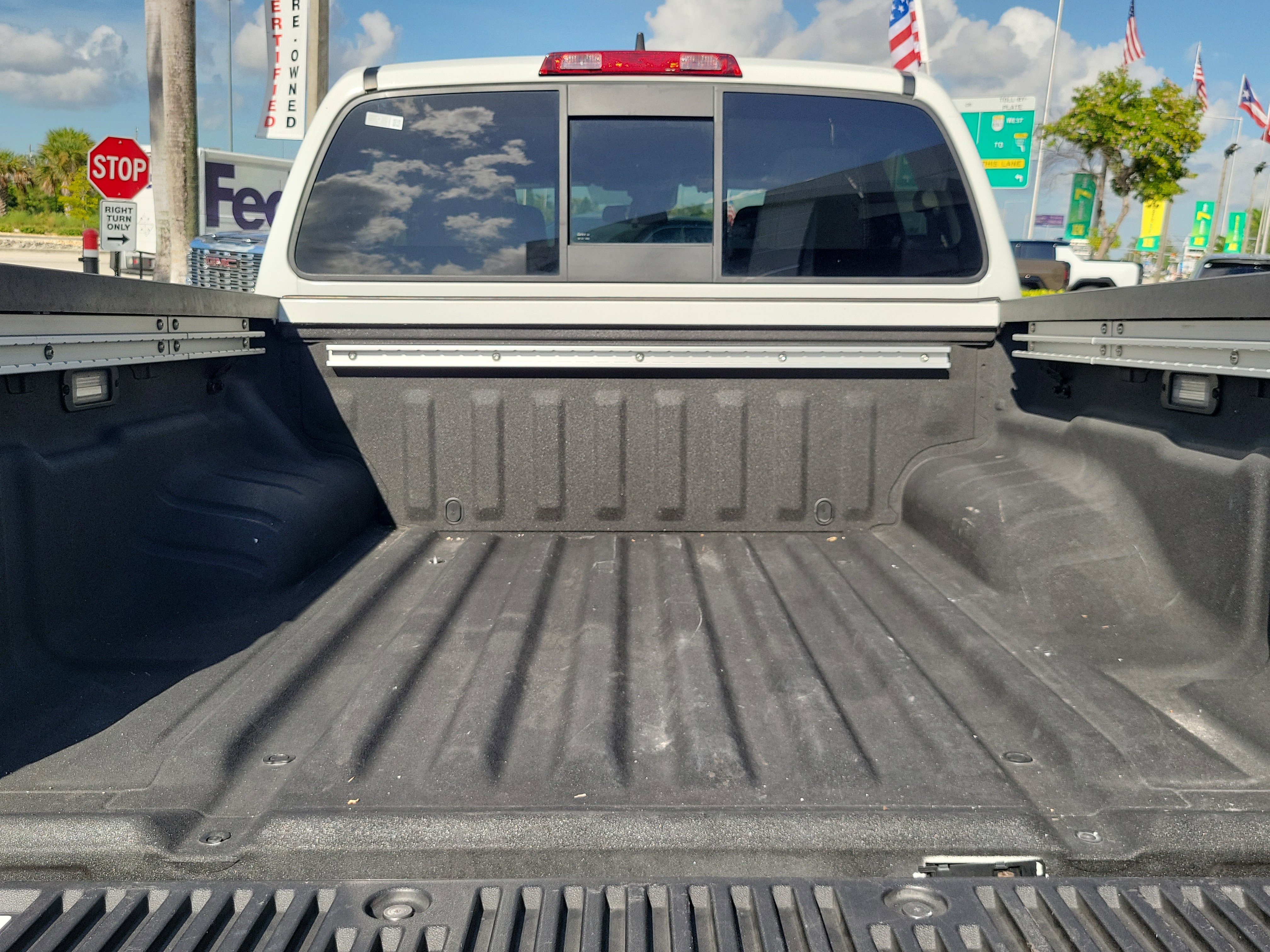 Used 2022 Nissan Frontier SV image 23