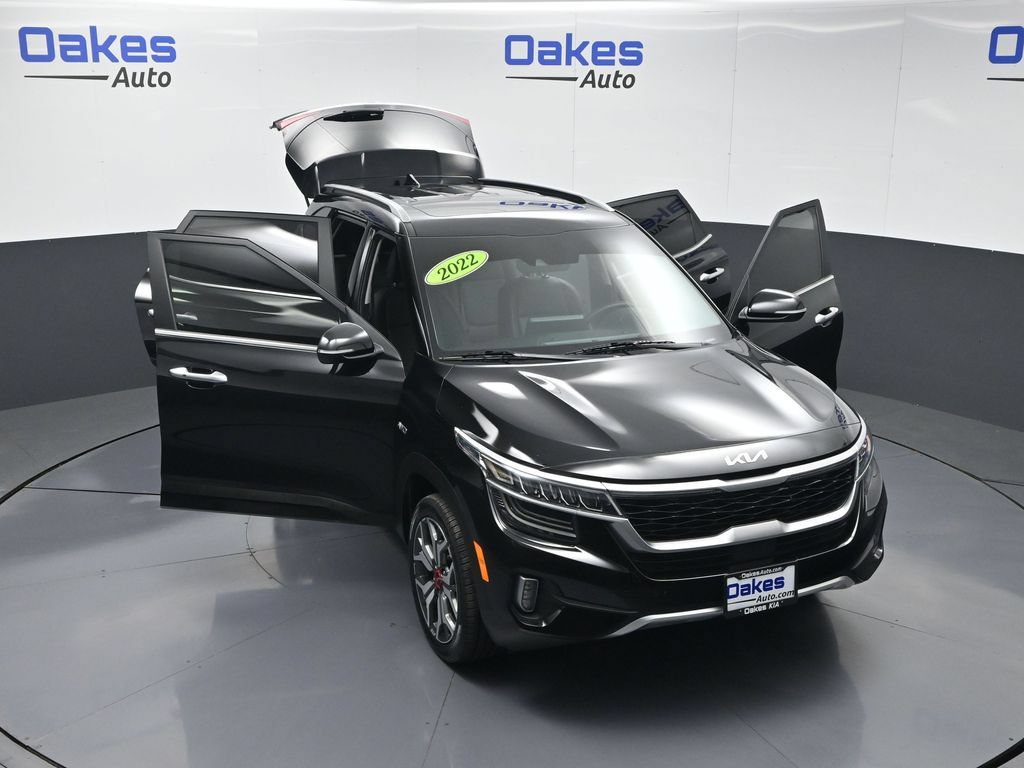 Certified 2022 Kia Seltos SX w/ Sunroof Package AWD/4WD image 60