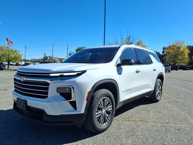 Used 2024 Chevrolet Traverse LT image 3