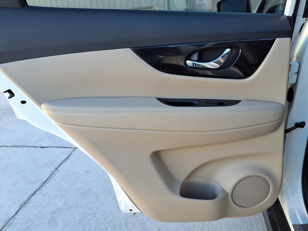 Used 2019 Nissan Rogue SL w/ Premium Package image 17