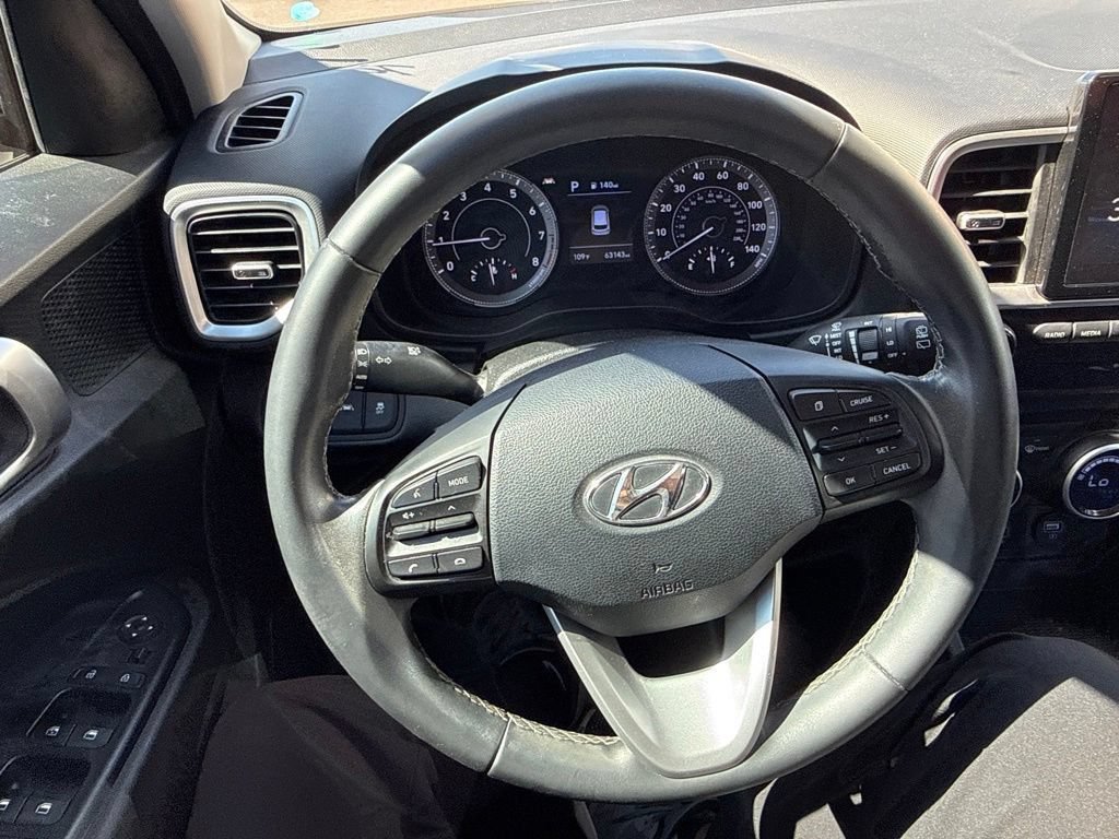 Used 2021 Hyundai Venue SEL w/ Premium Package FWD image 3