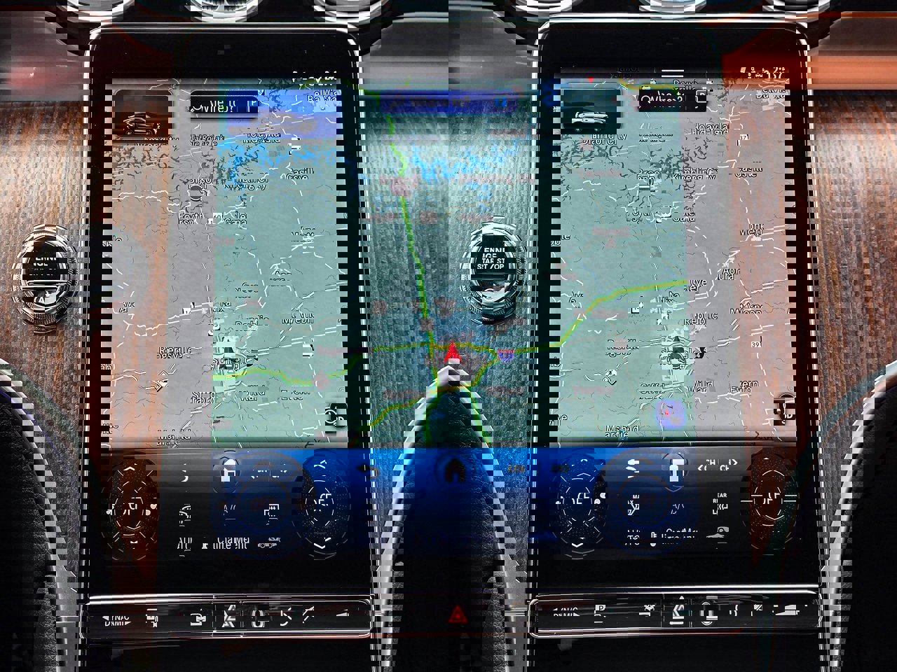 Used 2025 Mercedes-Benz GLC 300 4MATIC image 16