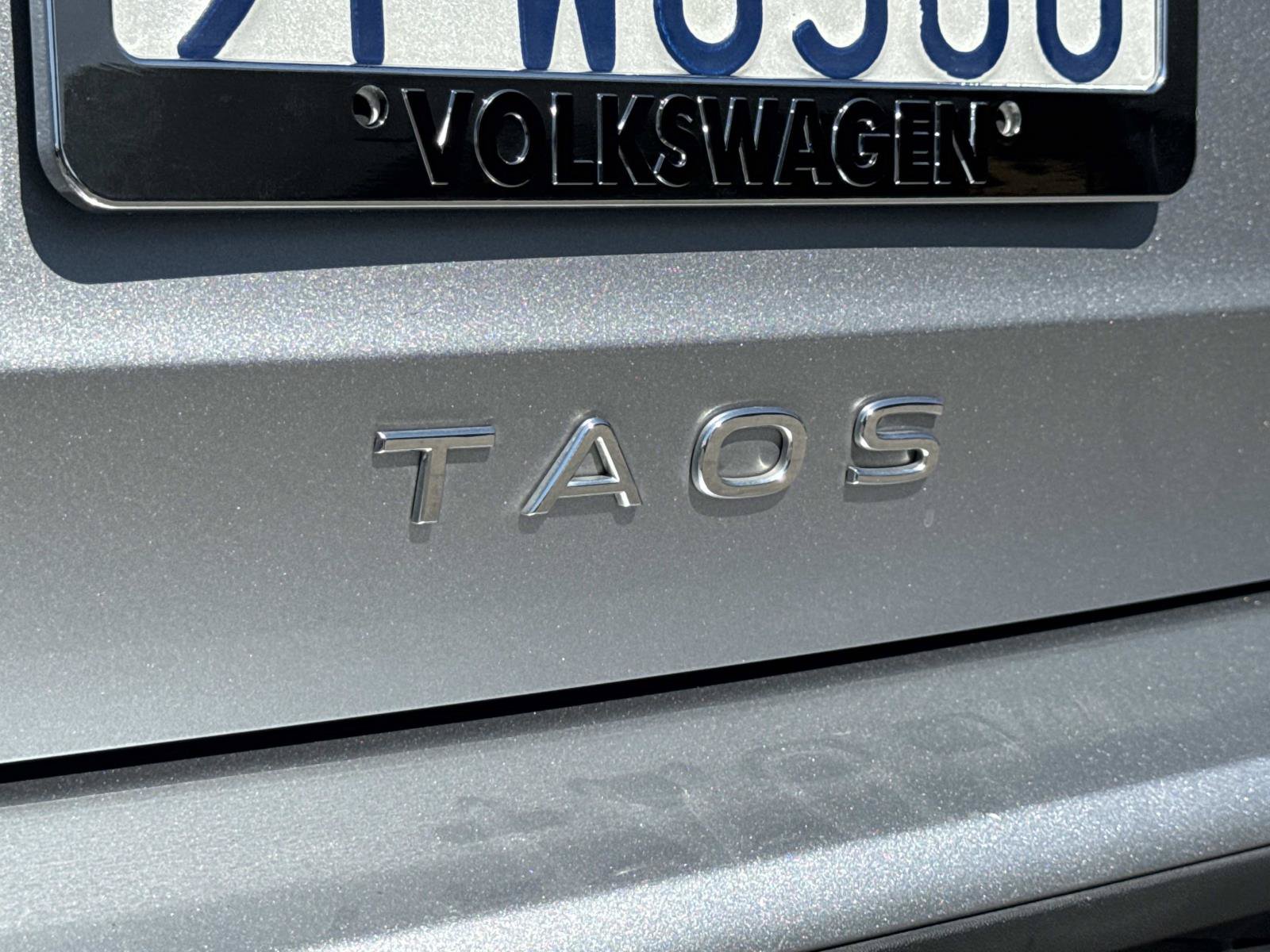 Certified 2023 Volkswagen Taos SE w/ Black Wheel Package FWD image 28