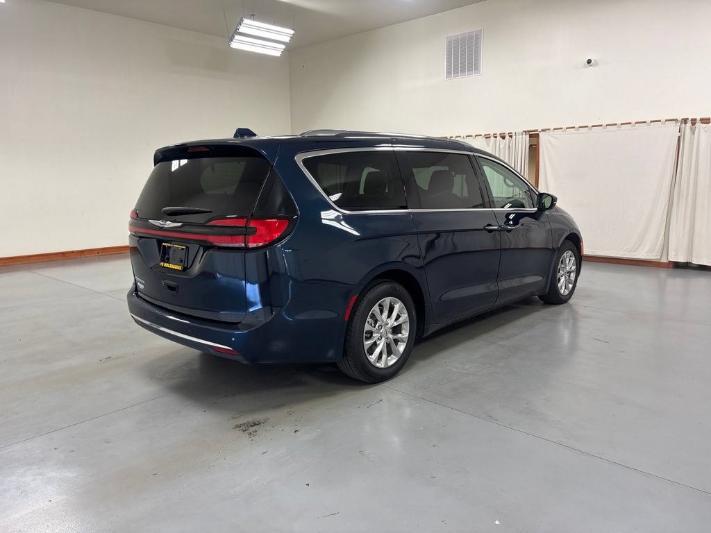 Used 2021 Chrysler Pacifica Touring-L FWD image 8