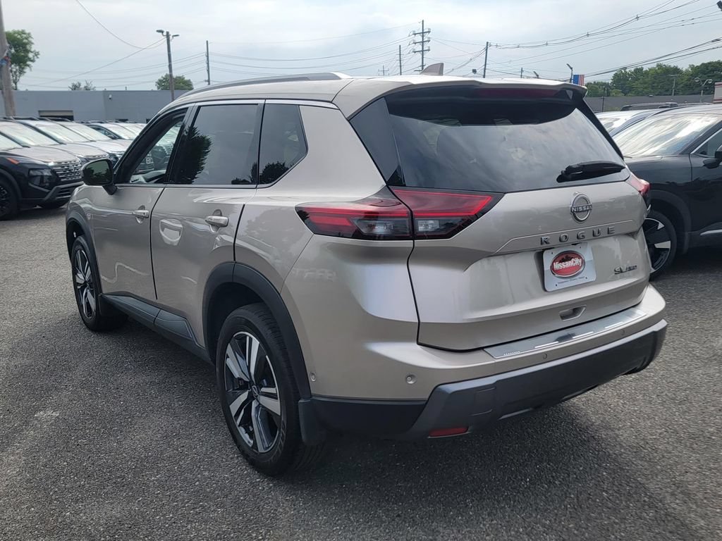 Used 2024 Nissan Rogue SL AWD/4WD image 7