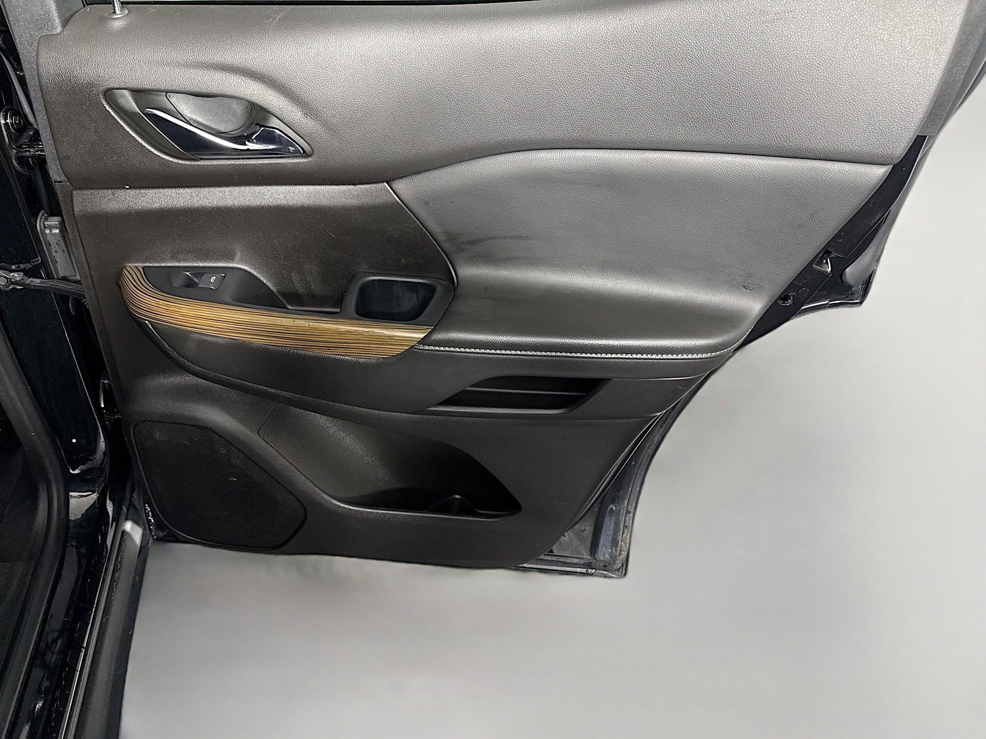 Used 2022 GMC Acadia SLE w/ Driver Convenience Package FWD image 28