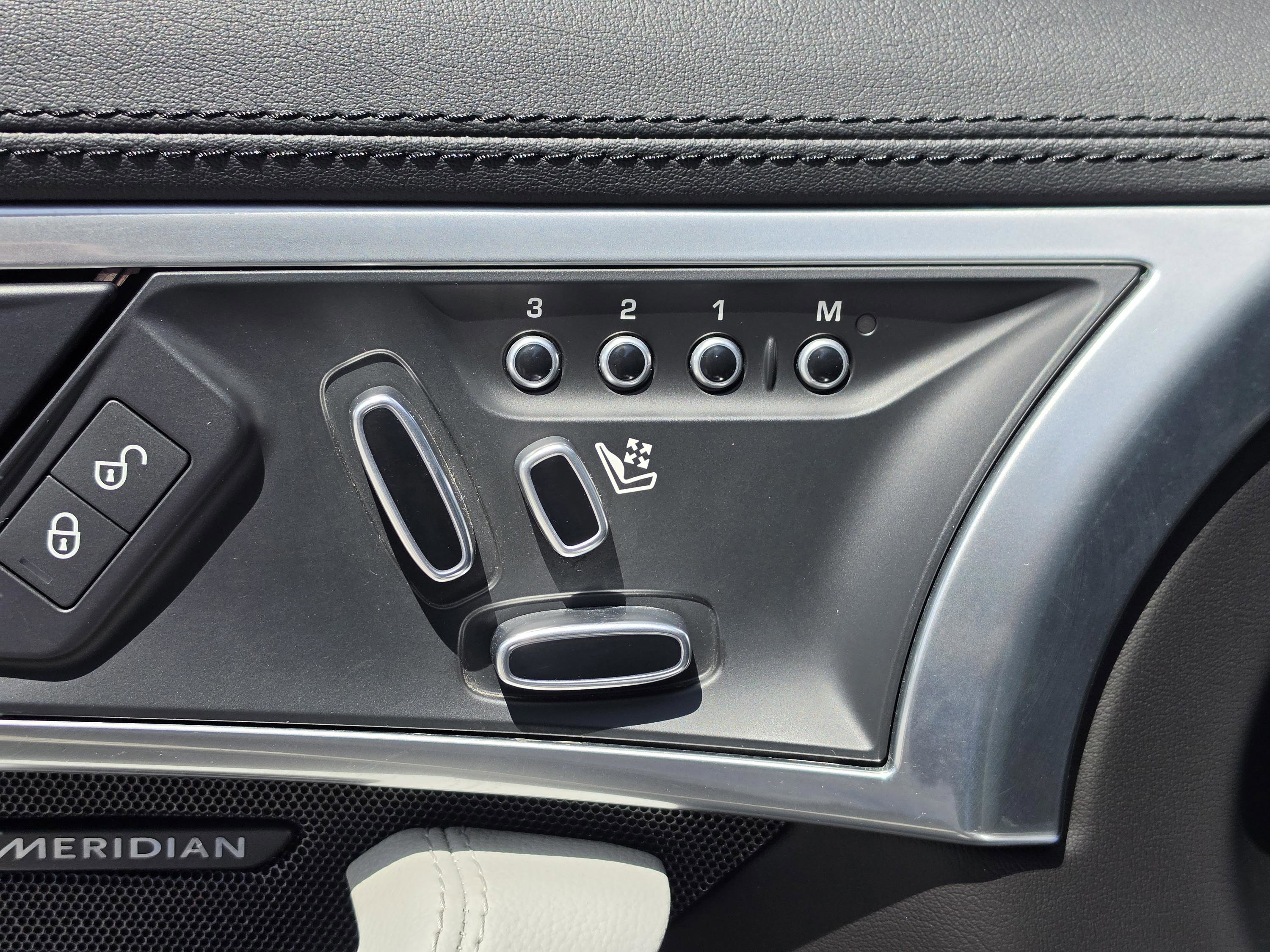 Used 2018 Jaguar F-TYPE Convertible image 23