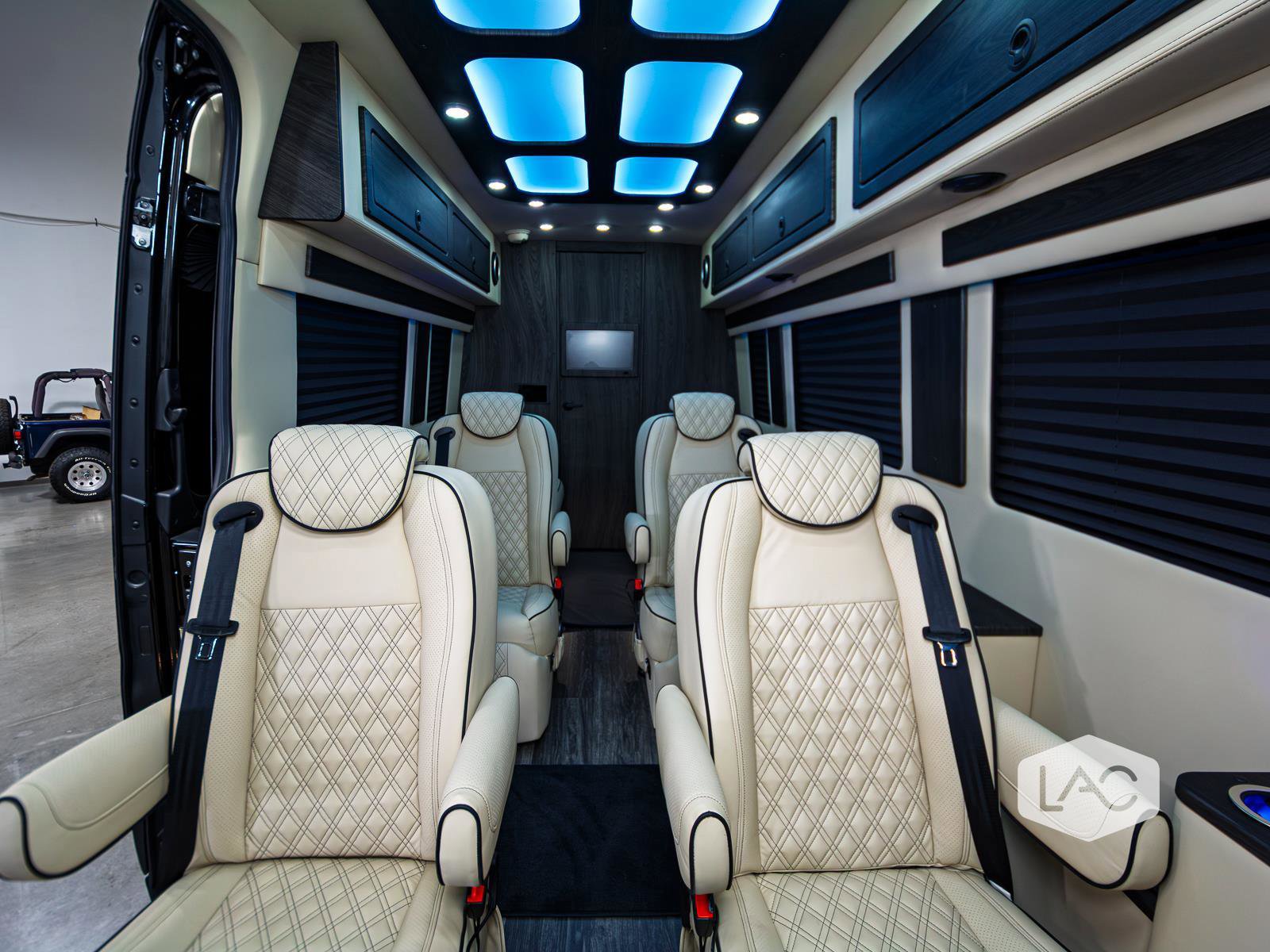 Used 2025 Mercedes-Benz Sprinter 3500 image 4