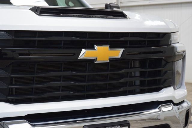 Used 2024 Chevrolet Silverado 3500 W/T w/ WT Convenience Package AWD/4WD image 5