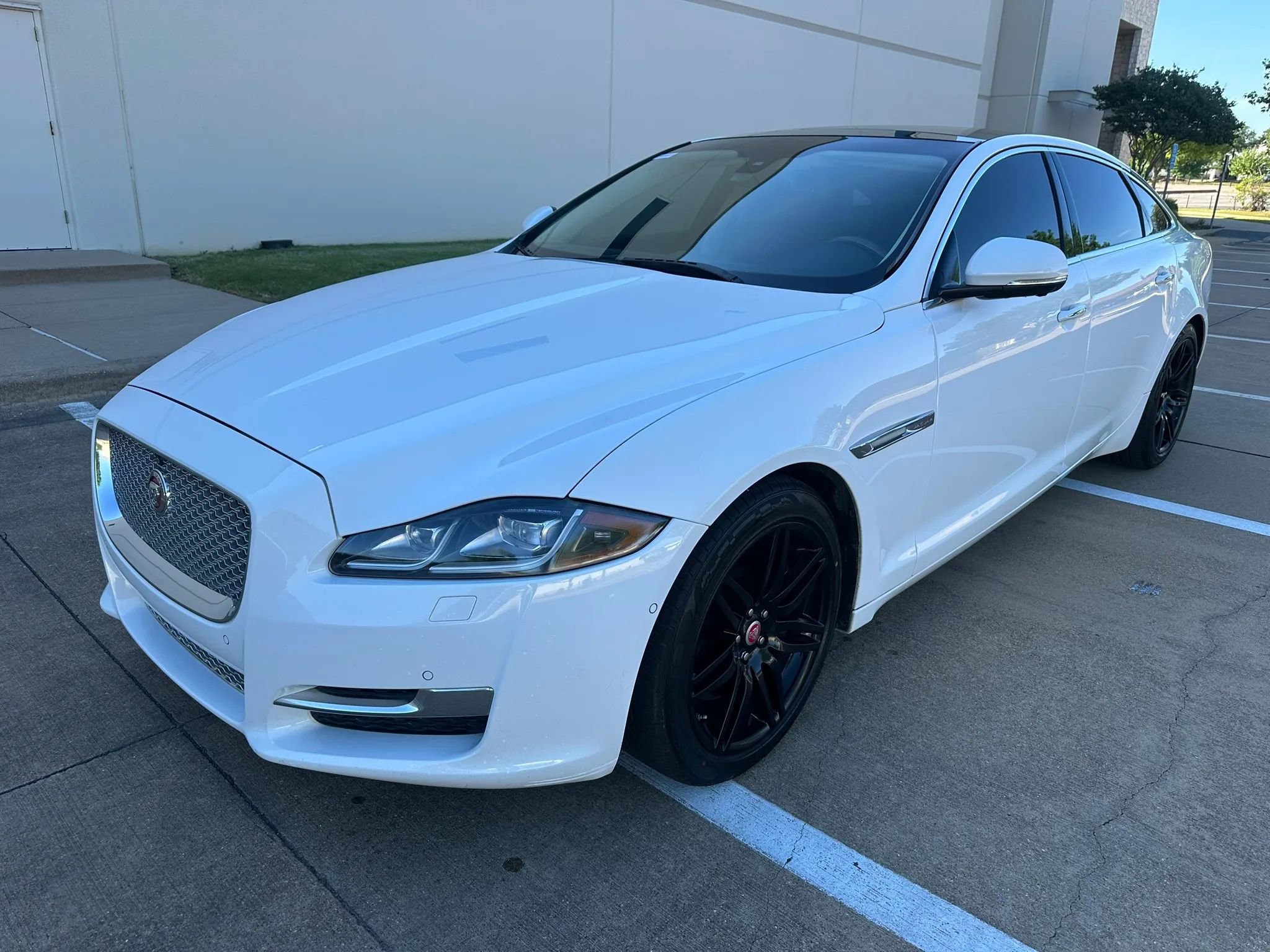Used 2017 Jaguar XJ L Portfolio AWD/4WD image 1