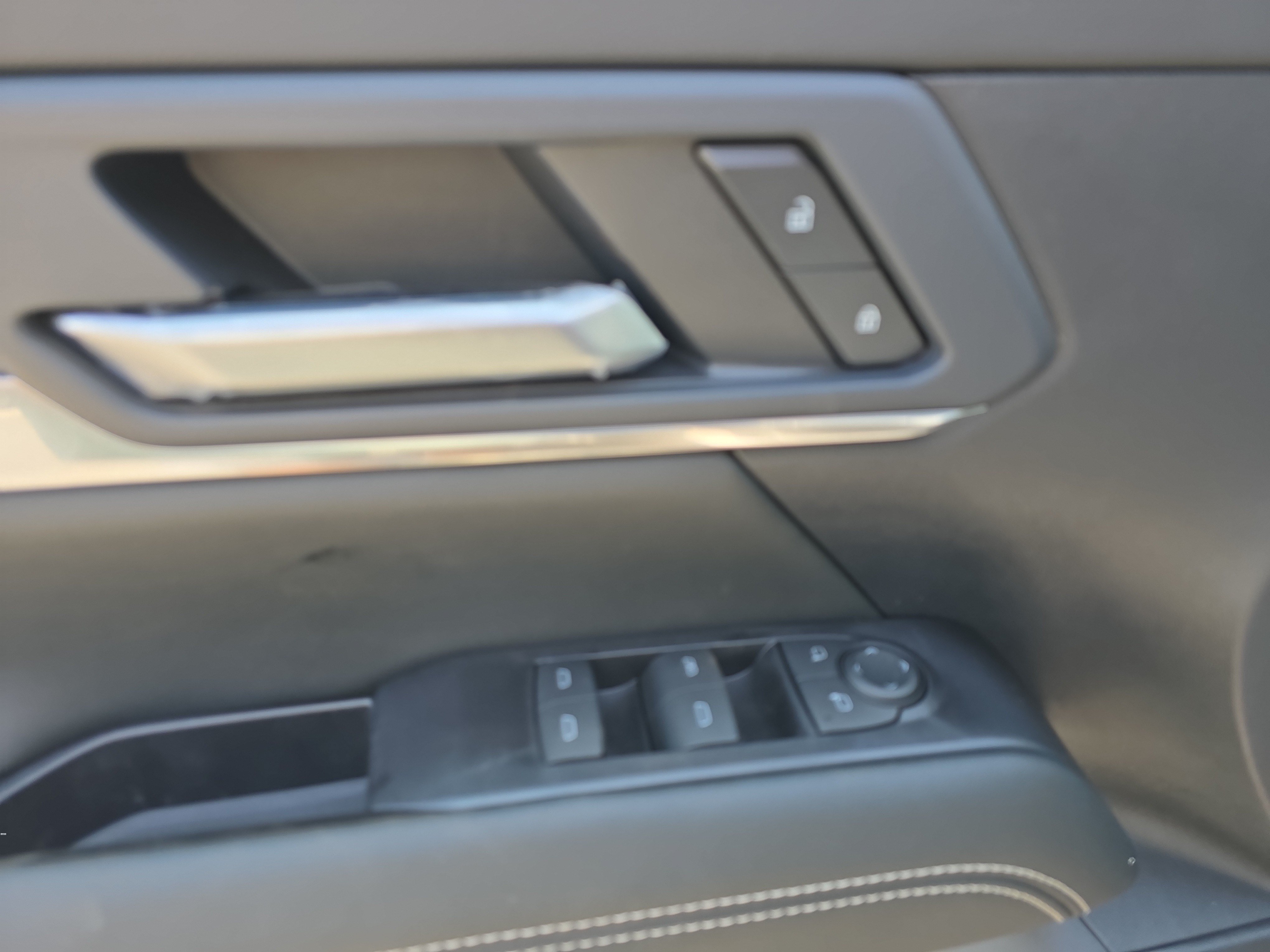 New 2027 GMC Terrain Elevation w/ LPO, Floor Liner Package FWD image 17