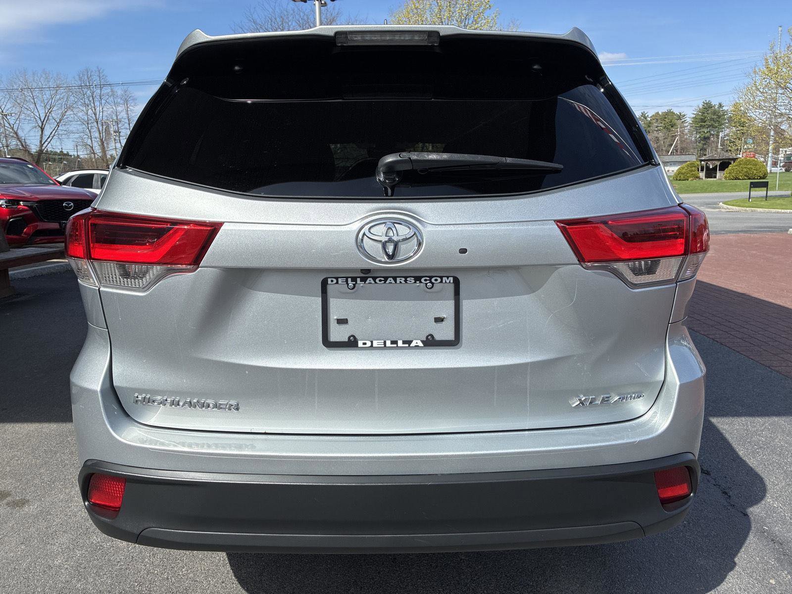 Used 2019 Toyota Highlander XLE AWD/4WD image 6