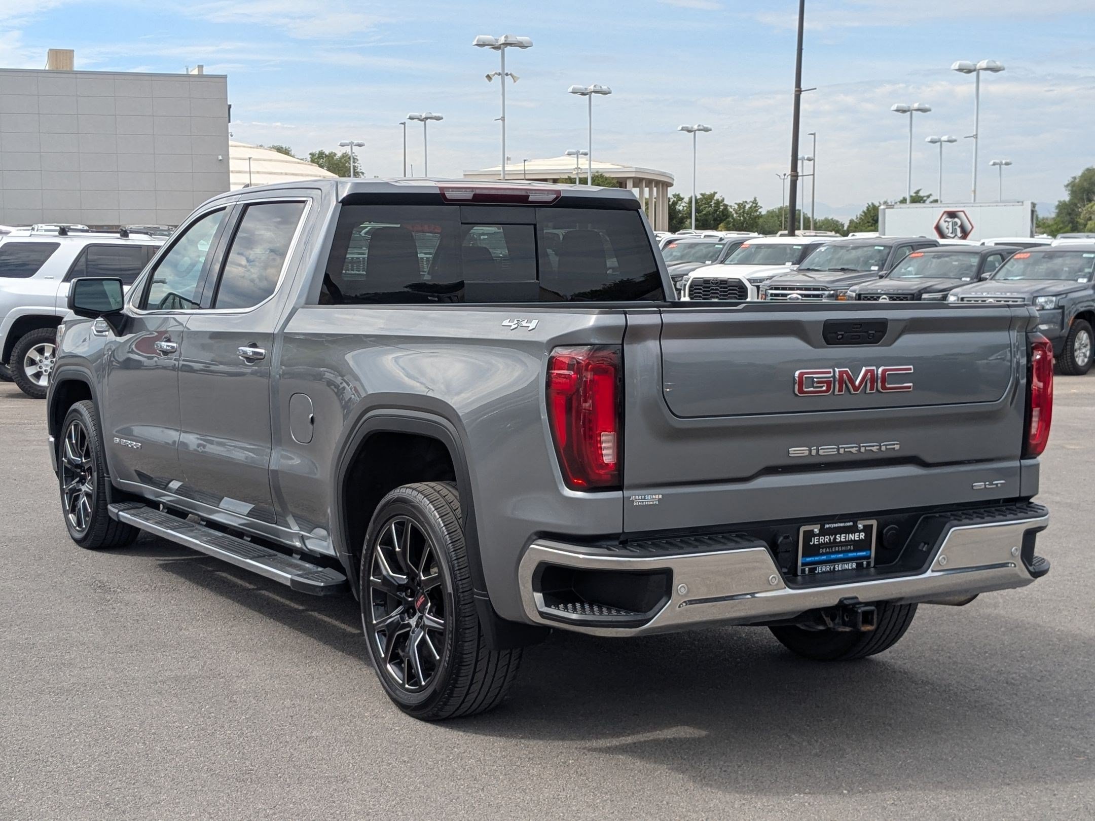Certified 2022 GMC Sierra 1500 SLT w/ SLT Premium Plus Package AWD/4WD image 4
