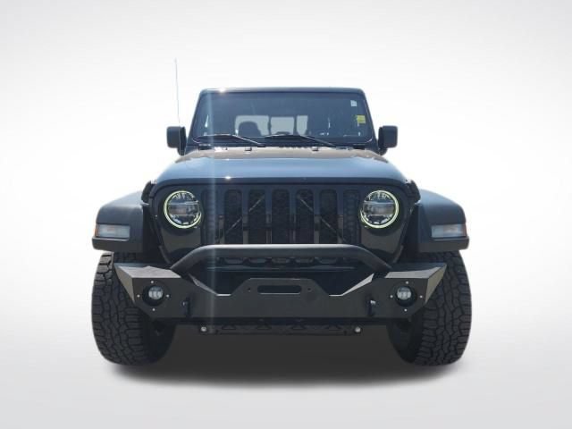 Used 2020 Jeep Gladiator Sport w/ Technology Group AWD/4WD image 2