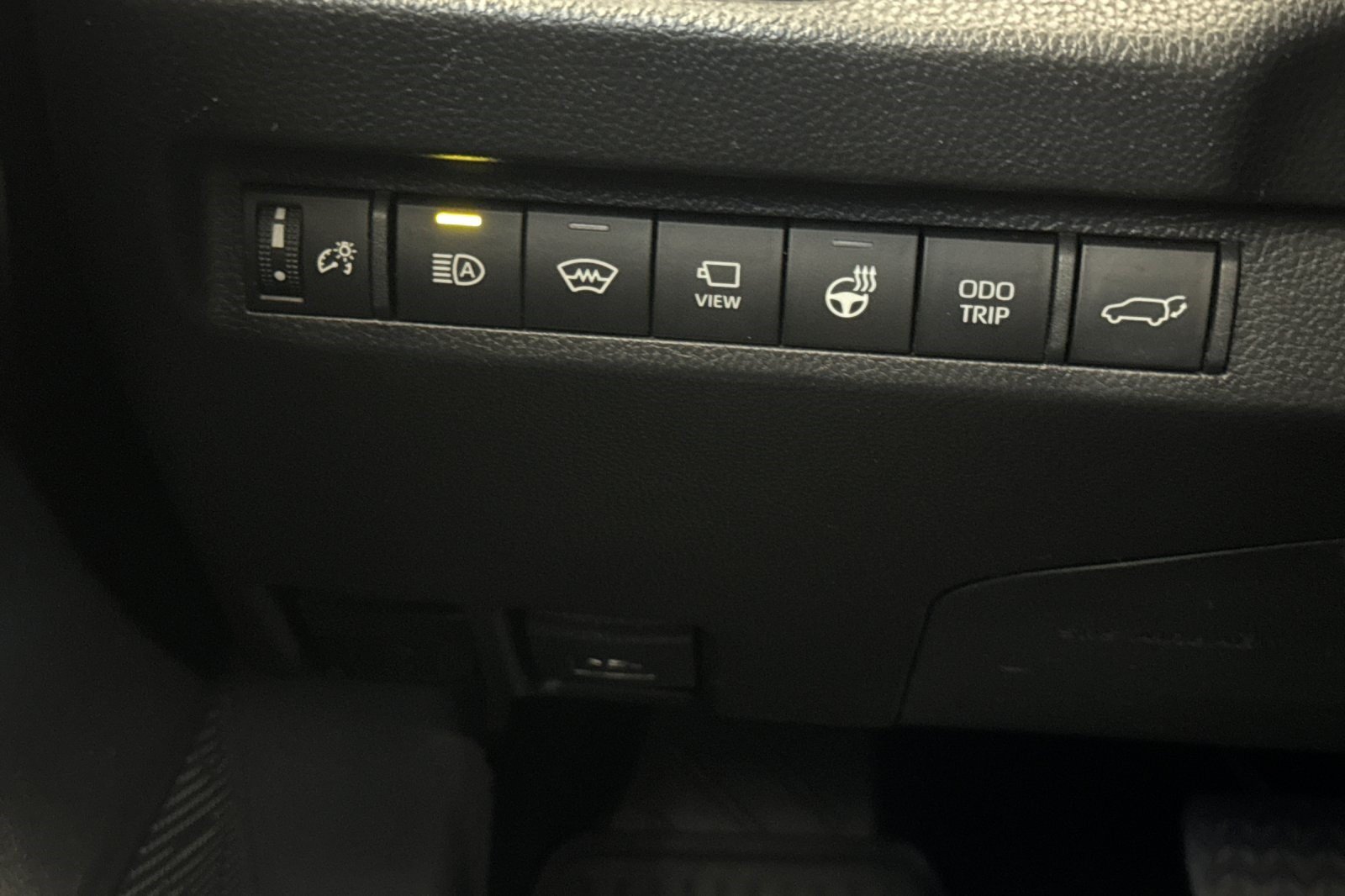 Used 2023 Toyota RAV4 Limited AWD/4WD image 37