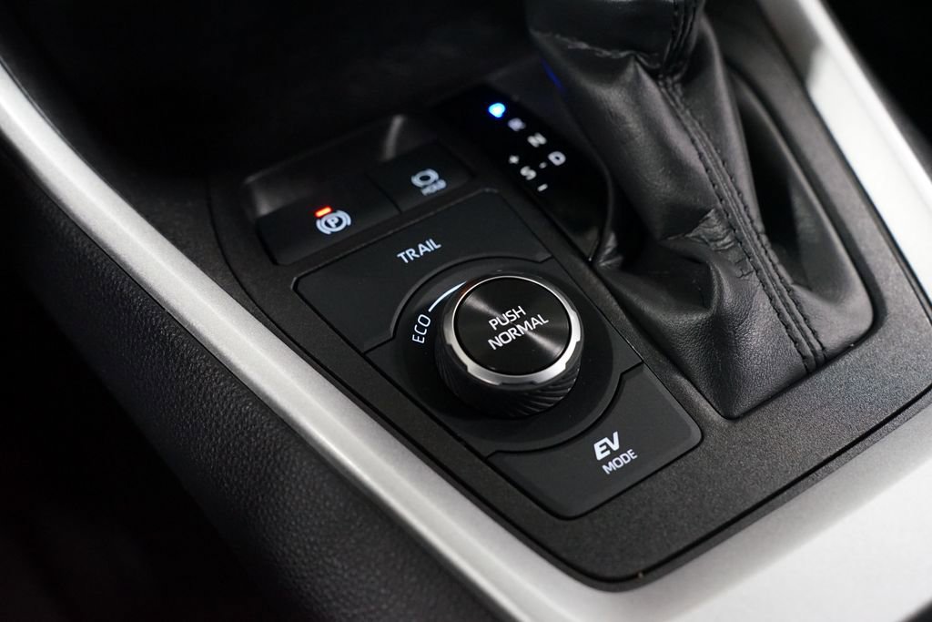 Used 2025 Toyota RAV4 LE image 22