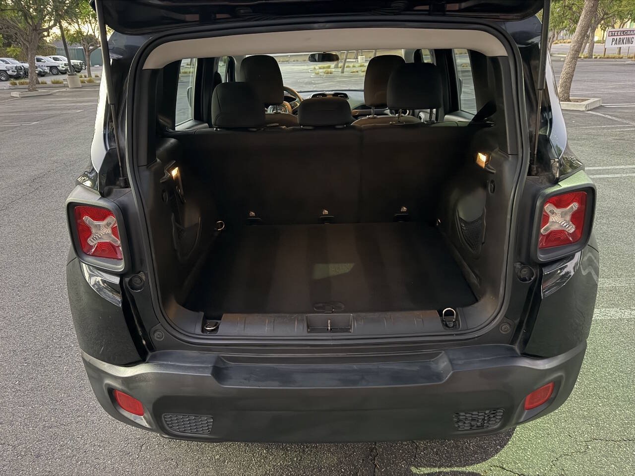 Used 2016 Jeep Renegade Sport w/ Power & Air Group FWD image 8