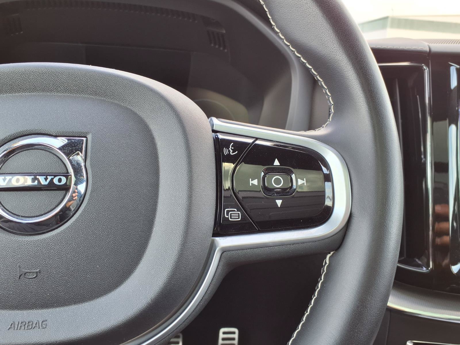 Used 2021 Volvo XC60 T8 R-Design AWD/4WD image 27
