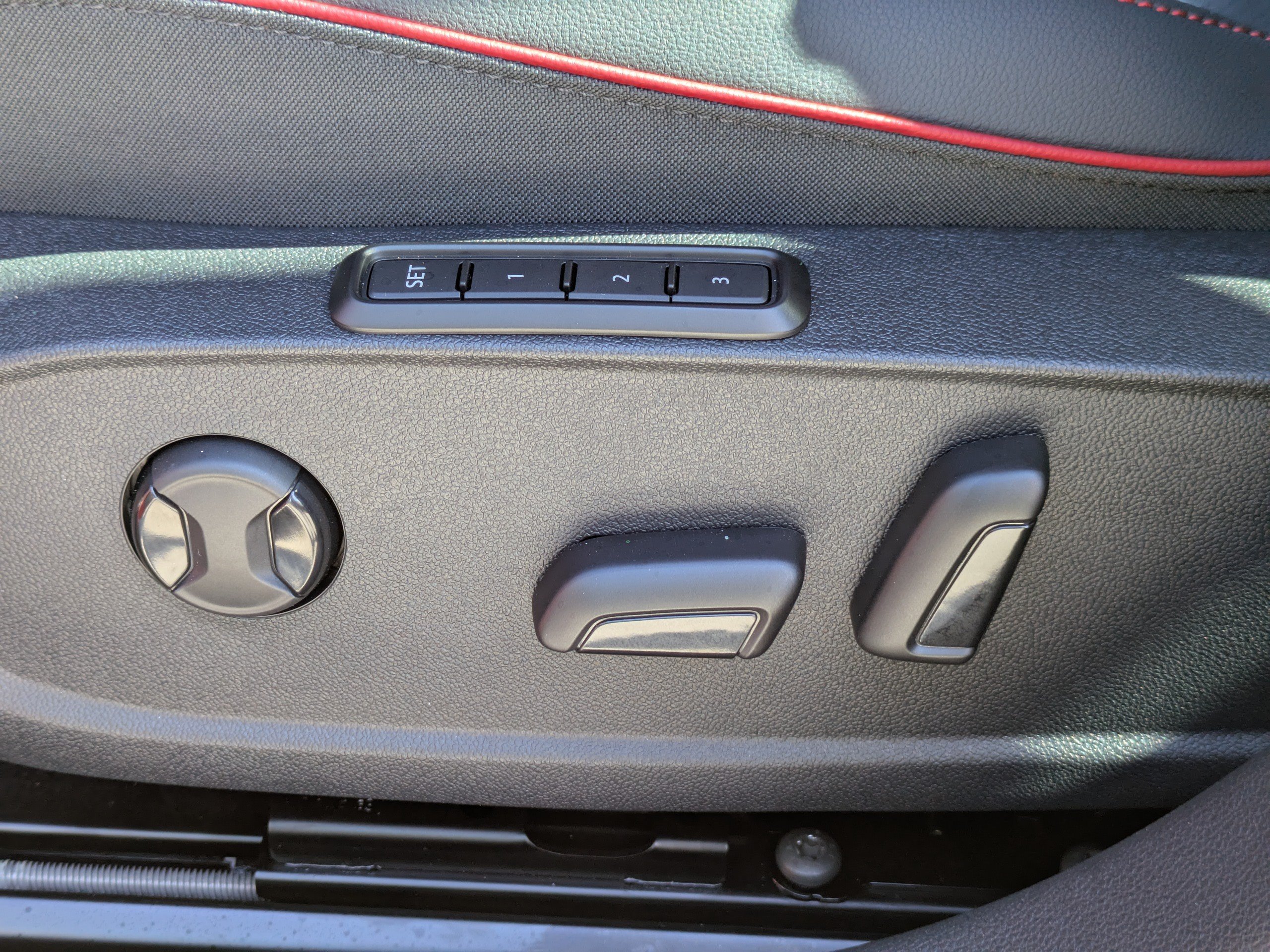 New 2026 Volkswagen GTI SE FWD image 19