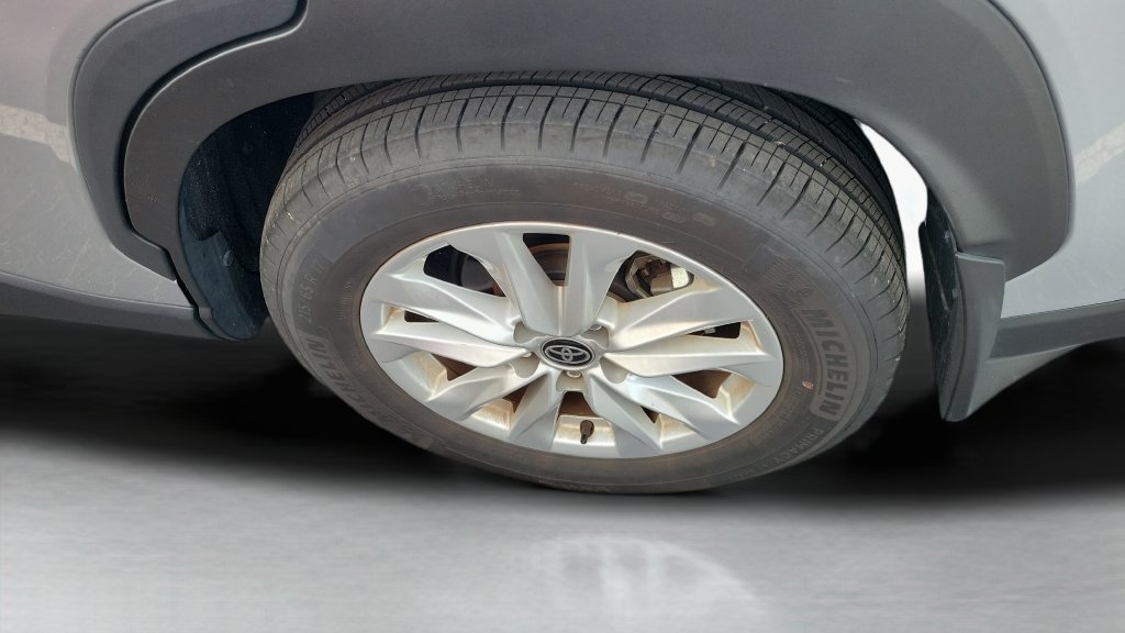 Used 2025 Toyota Corolla Cross LE FWD image 7