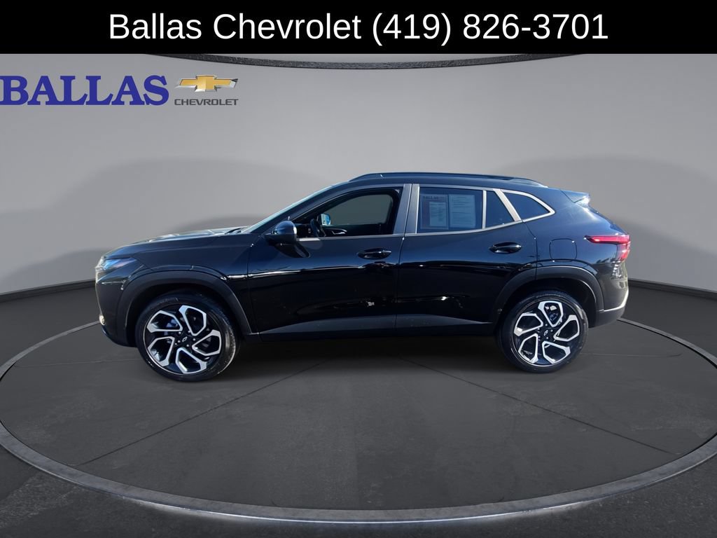 Used 2025 Chevrolet Trax RS w/ Sunroof Package FWD image 5