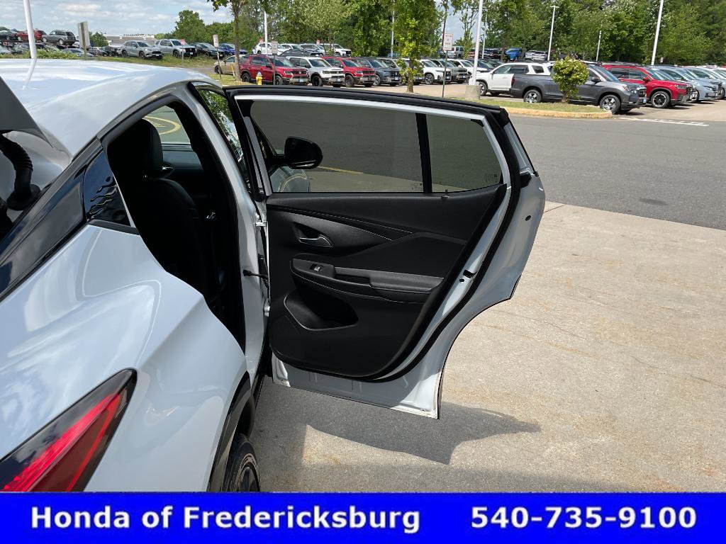 Used 2024 Buick Envista Sport Touring w/ Convenience I Package FWD image 18