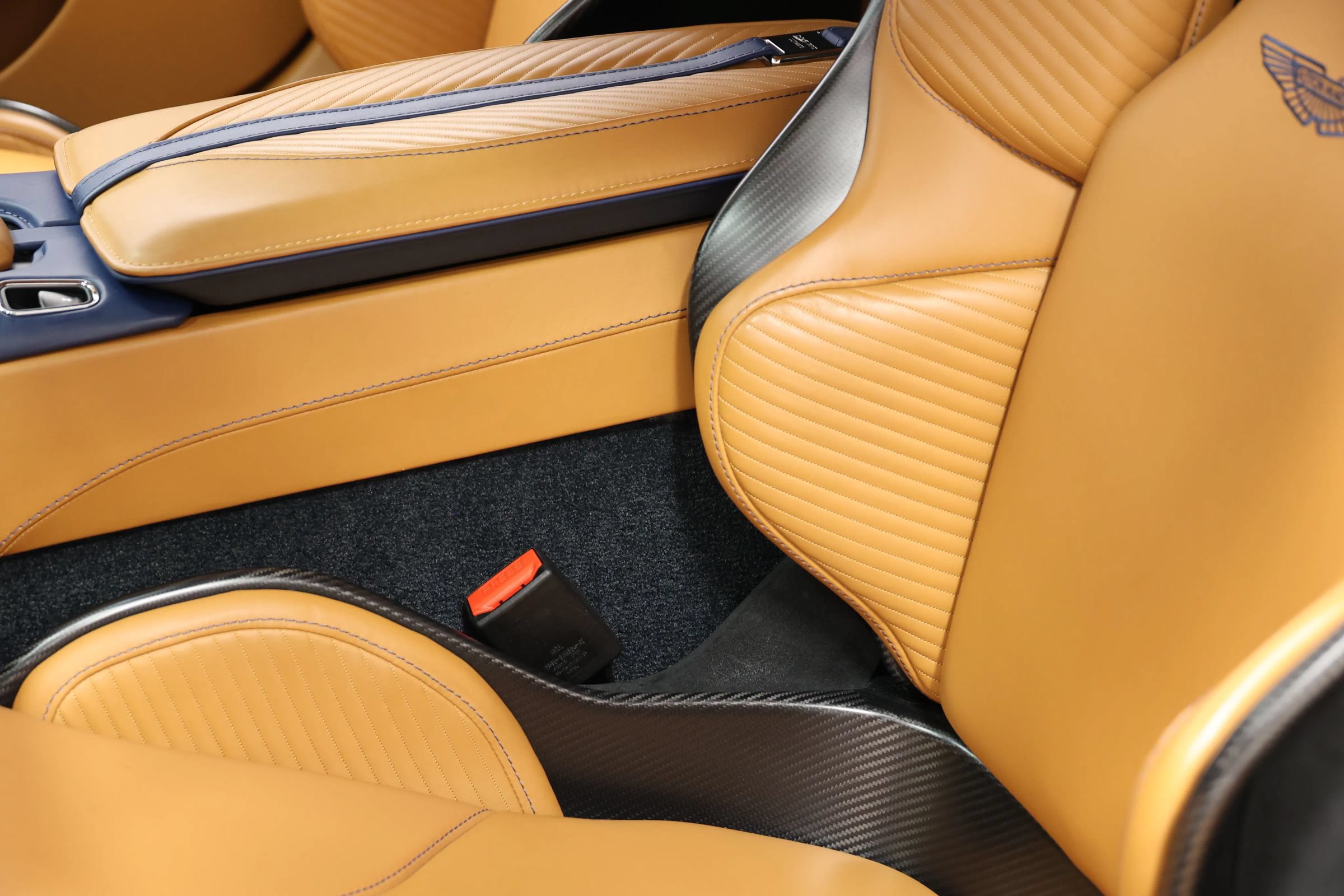Used 2023 Aston Martin DBS Coupe RWD image 24
