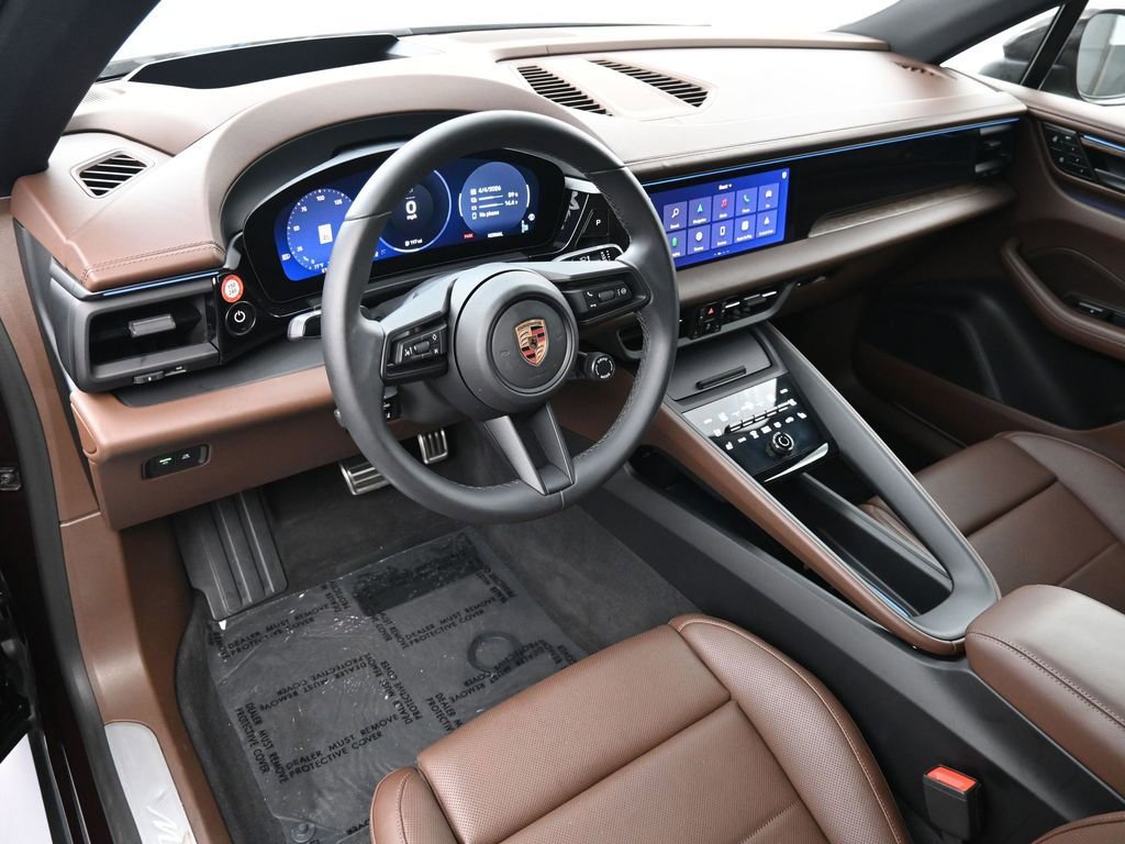 Certified 2025 Porsche Macan Electric image 4
