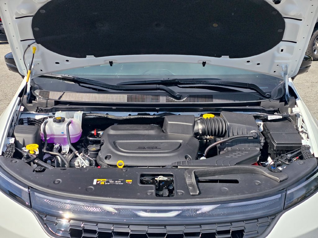 New 2027 Chrysler Pacifica Limited AWD/4WD image 23