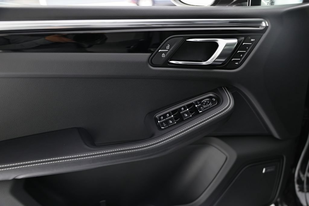 New 2026 Porsche Macan Turbo AWD/4WD image 19