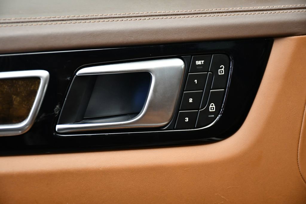 Used 2023 Porsche Cayenne Platinum Edition image 37