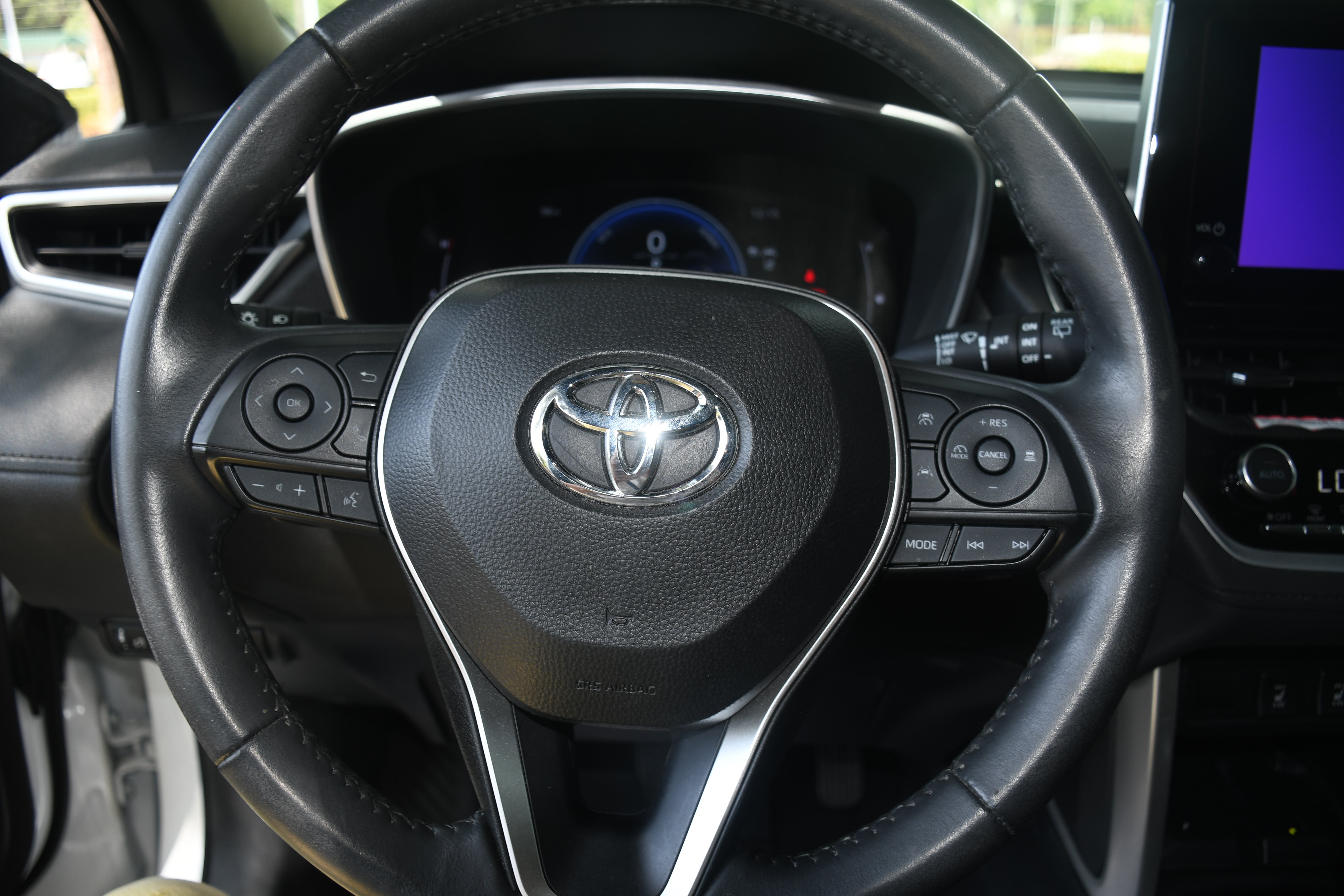 Used 2024 Toyota Corolla Cross AWD Hybrid w/ Convenience Package image 13