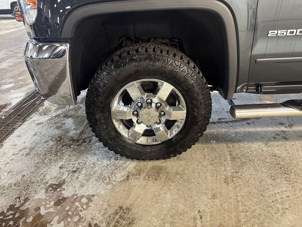 Used 2018 GMC Sierra 2500 SLE w/ SLE Preferred Package AWD/4WD image 11