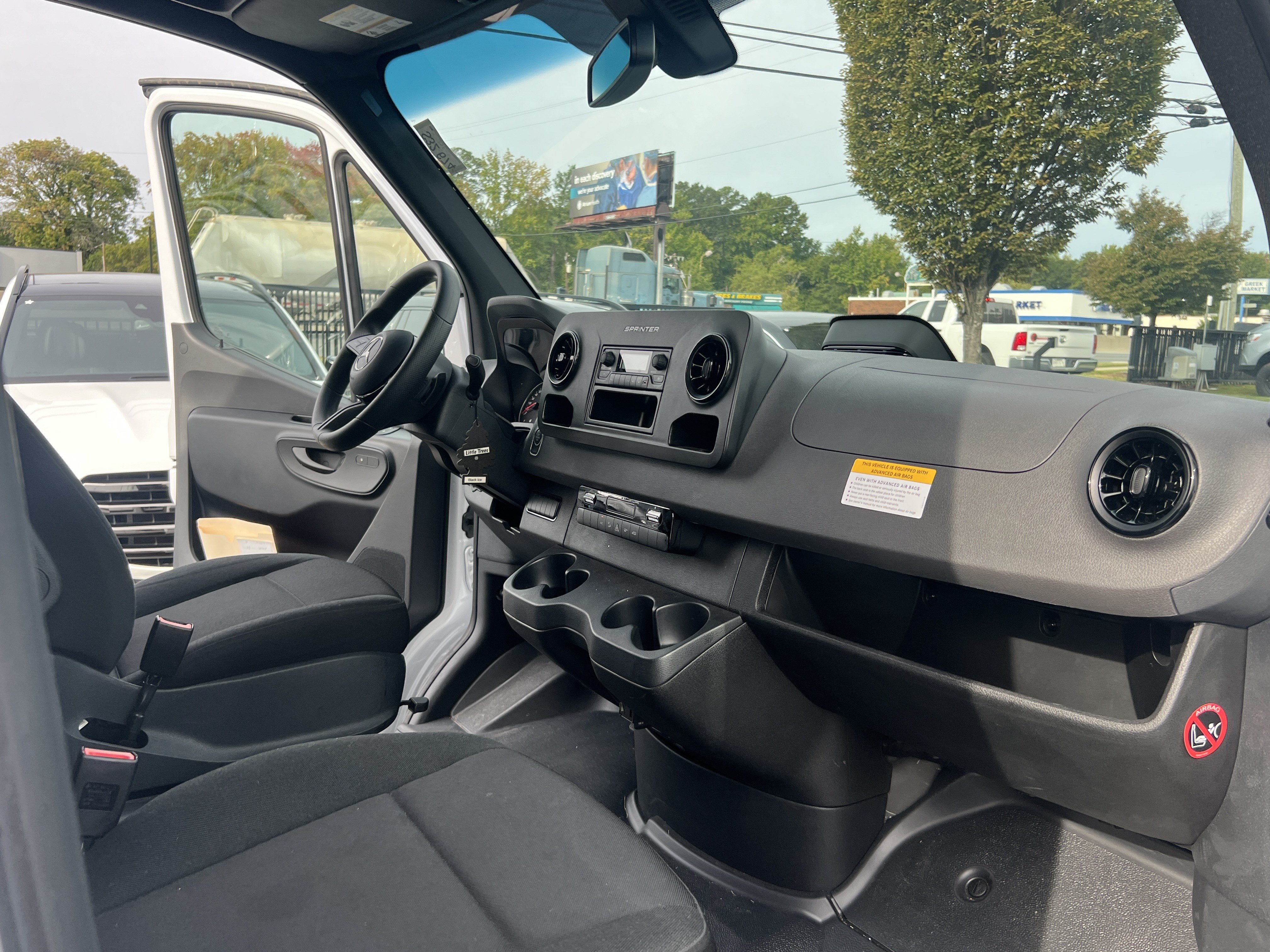 Used 2025 Mercedes-Benz Sprinter 3500 image 33