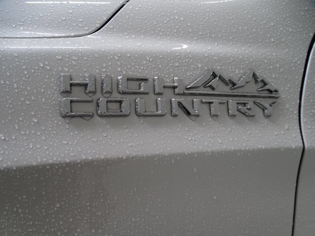 Certified 2024 Chevrolet Suburban High Country AWD/4WD image 25