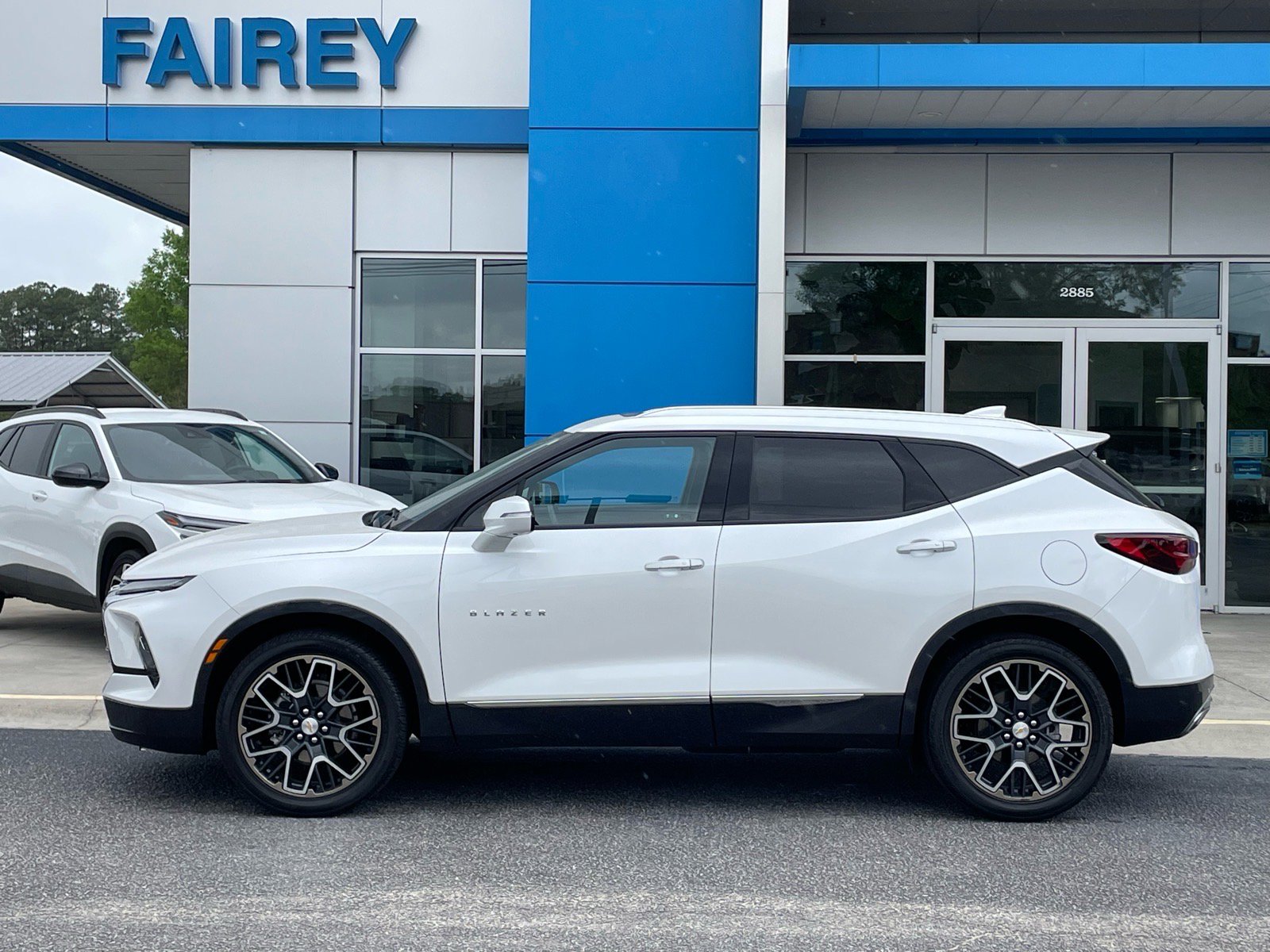 Used 2023 Chevrolet Blazer Premier w/ Driver Confidence II Package FWD image 2