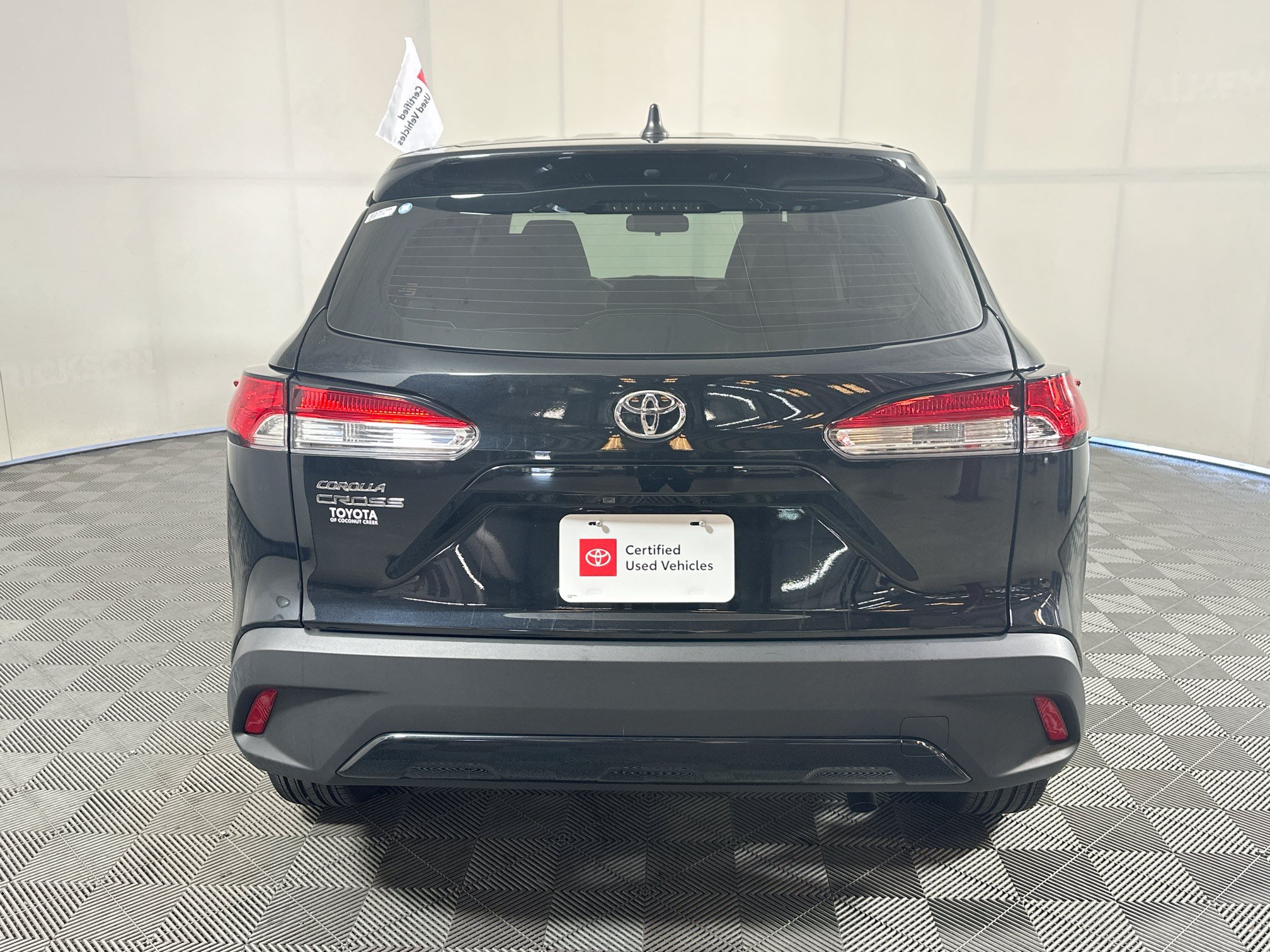 Used 2025 Toyota Corolla Cross L FWD image 4