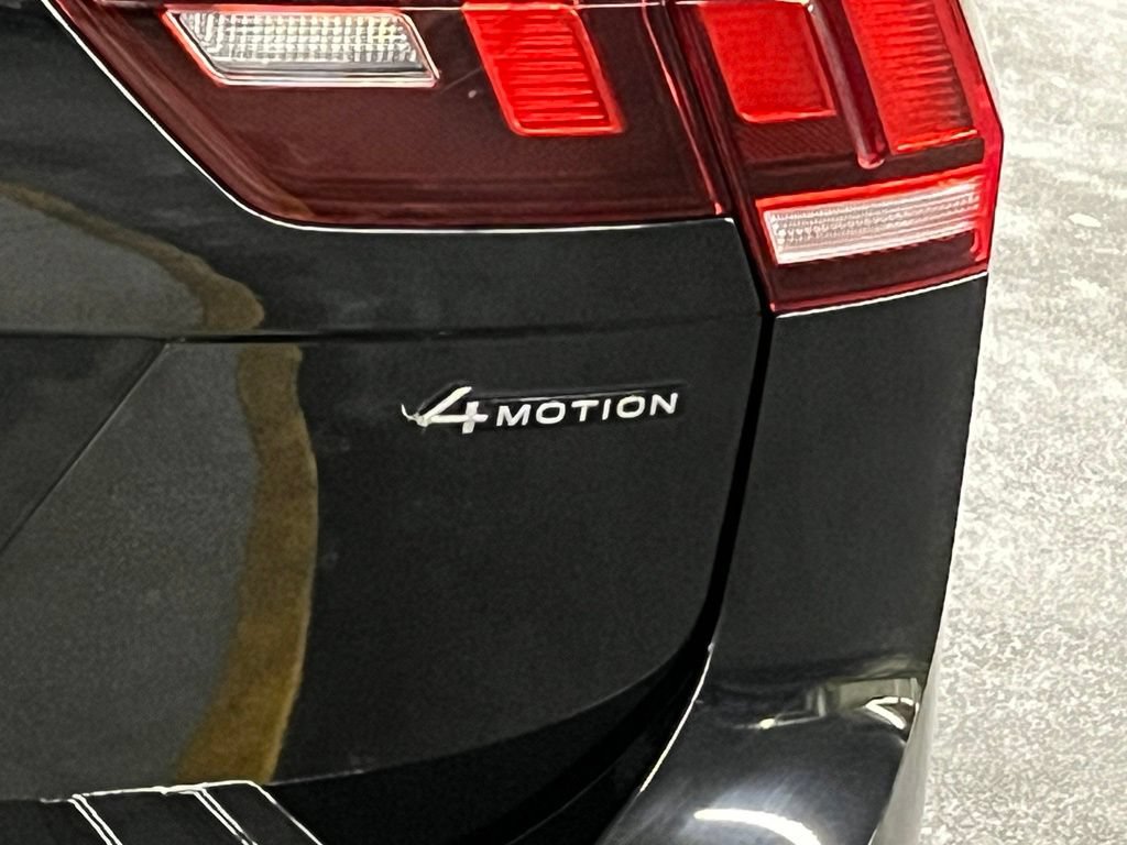 Certified 2023 Volkswagen Tiguan SE R-Line AWD/4WD image 35