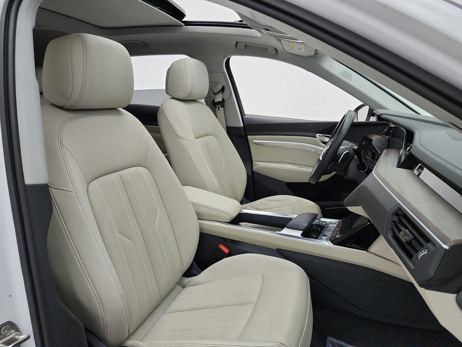 Used 2024 Audi Q8 e-tron Premium Plus w/ Premium Plus Package AWD/4WD image 19