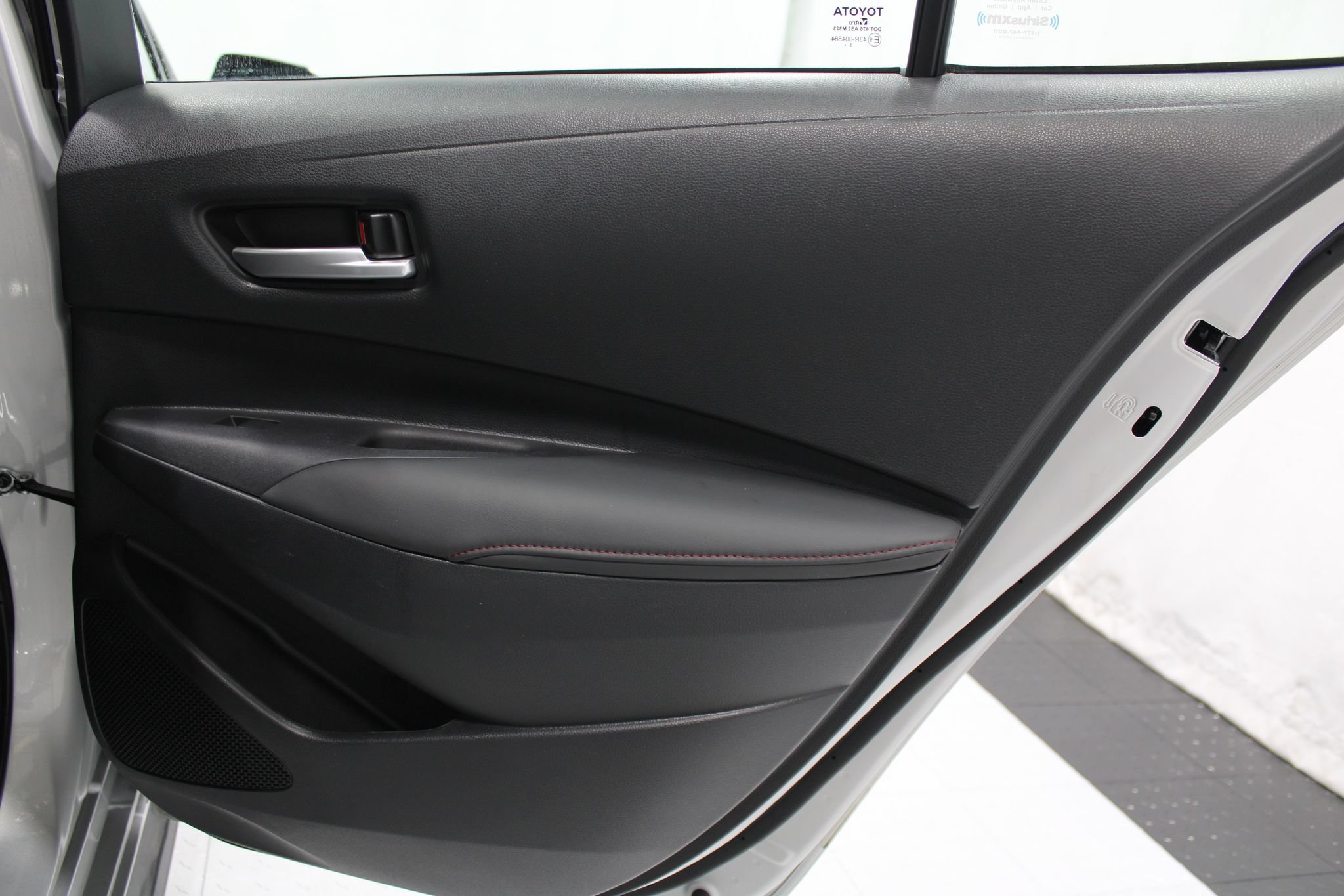 Used 2024 Toyota Corolla SE w/ SE Premium Package FWD image 19