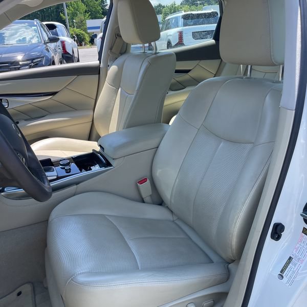 Used 2019 INFINITI Q70 Luxe AWD/4WD image 5