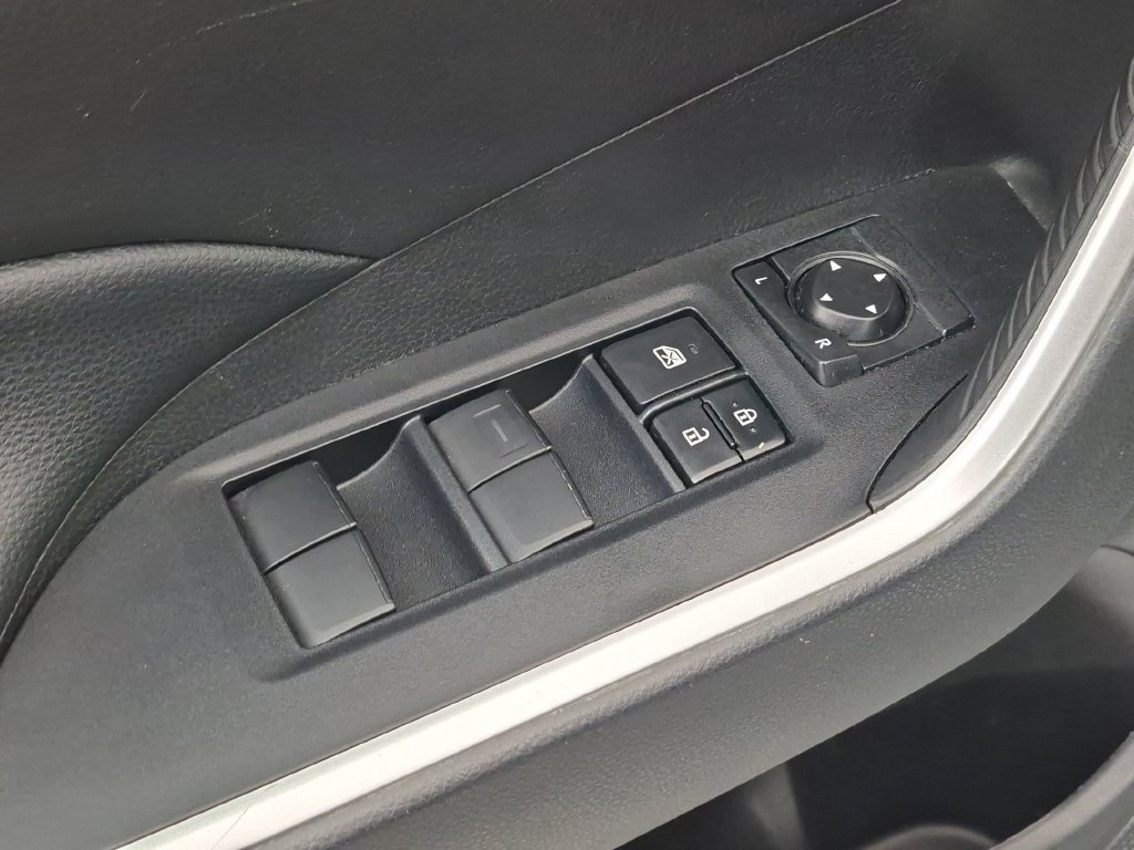 Used 2021 Toyota RAV4 LE FWD image 14