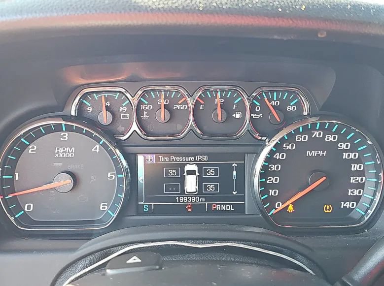 Used 2017 Chevrolet Suburban LT RWD image 4