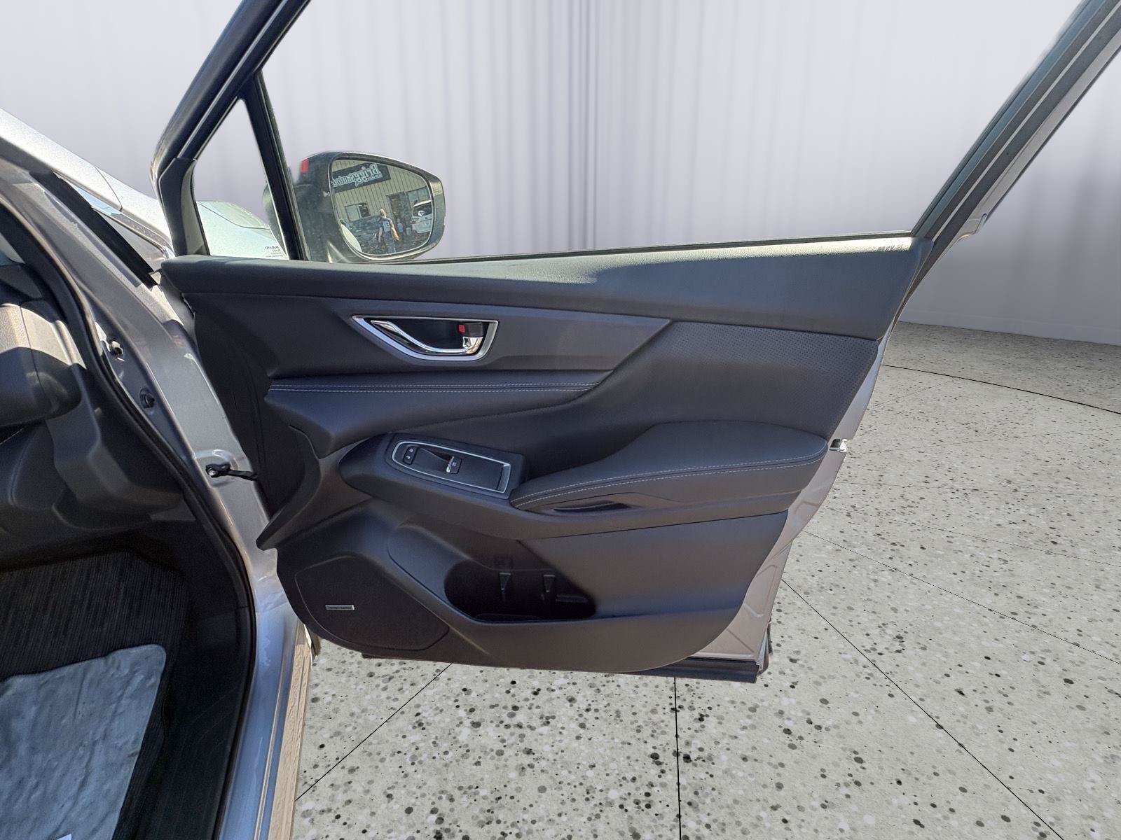 Used 2025 Subaru Ascent Limited AWD/4WD image 14