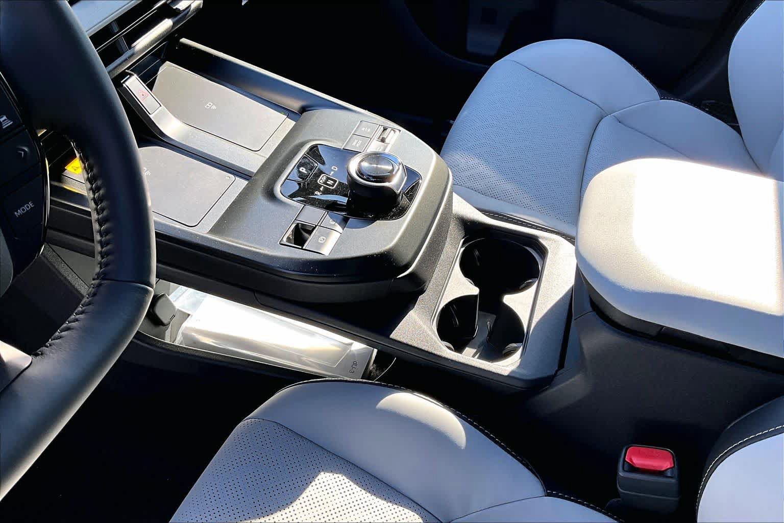 New 2026 Subaru Solterra AWD/4WD image 5